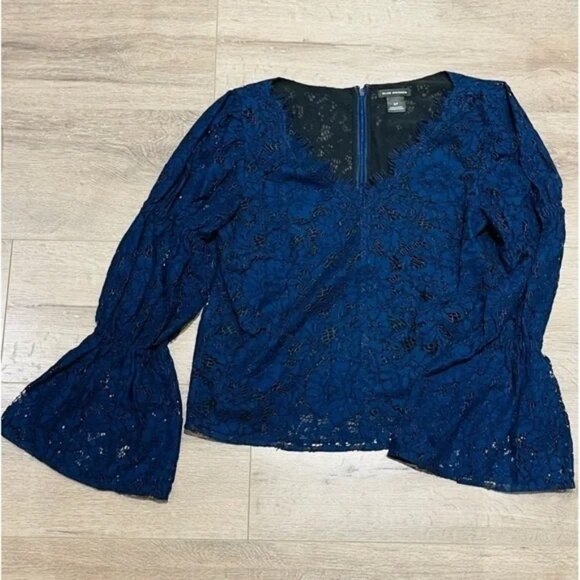 New Club Monaco Jarne Navy Blue Lace V-Neck Blouse - Picture 9 of 9
